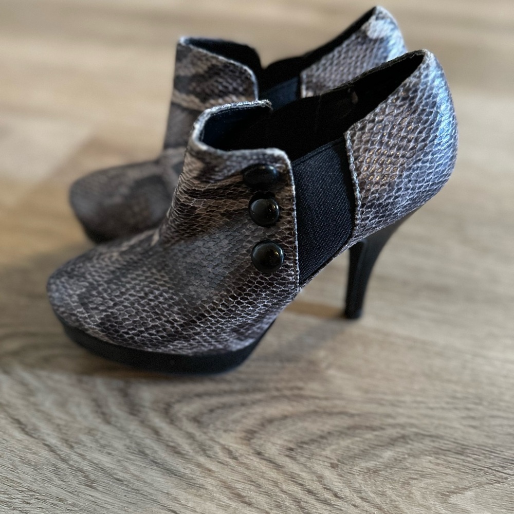 Metaphor Gray Heeled Boots with Textured Fabric and Cut-Out Design